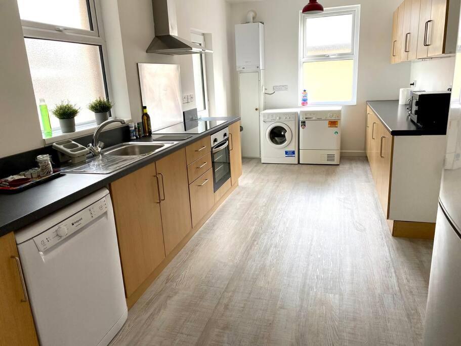 Eden Stay 5 Bedroom House Моркамб Екстериор снимка