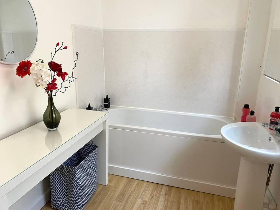 Eden Stay 5 Bedroom House Моркамб Екстериор снимка